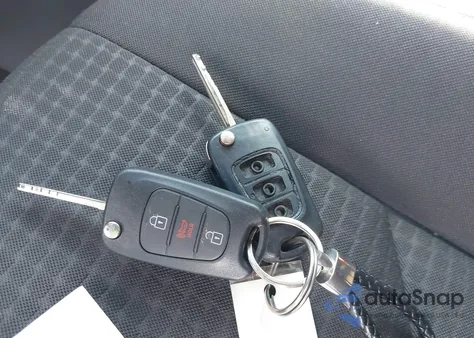 2013 Kia Soul z USA, uszkodzony, nr VIN KNDJT2A51D7496490